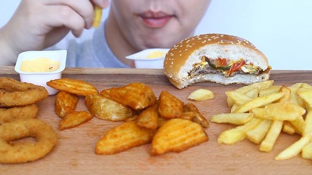 АСМР ИТИНГ БУРГЕР КИНГ|ASMR EATING BURGER KING|NO TALKING|GRECHKA ASMR CHANNEL смотреть онлайн