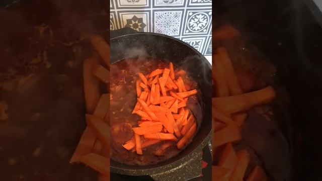 Вкусный ужин ГУЛЯШ обязательно попробуйте #гуляшизговядины #гуляш #гуляшнаужин#идеидляужина смотреть онлайн