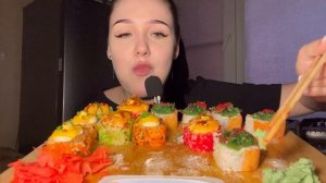 АСМР ИТИНГ РОЛЛЫ 🩷🤌🏽 / asmr 🏡