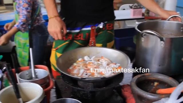 Тесак в Тайланде готовит деликатесы