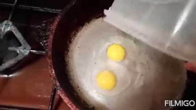 Жарим яичницу. смотреть онлайн