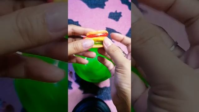 TROLLI GUMMI HOTDOG смотреть онлайн
