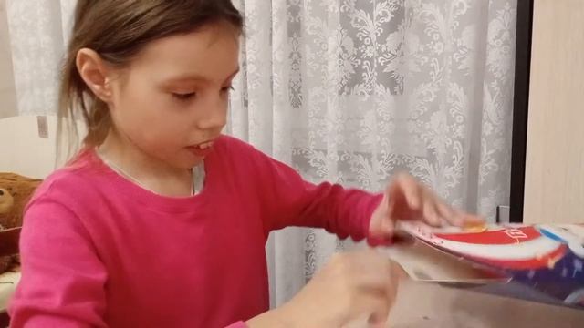 открываем новогоднюю коробочку со сладостями смотреть онлайн