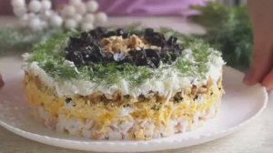 Салат с копченой курицей и черносливом