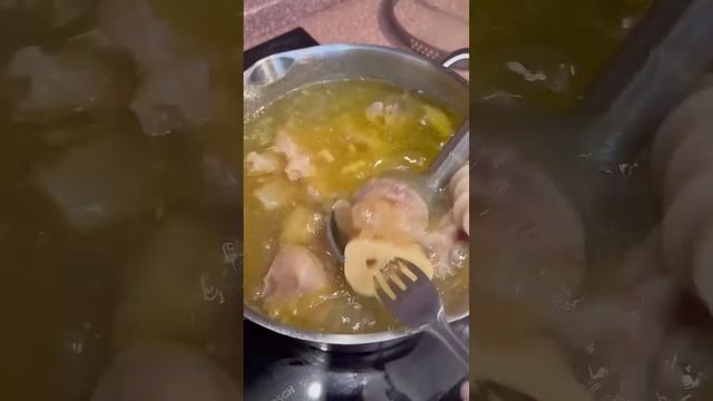 ХОЛОДЕЦ готовлю только из говяжьих ножек с добавлением мякоти говядины! Получается ну очень вкусно смотреть онлайн