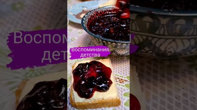 Странный завтрак: овсяная каша, овсяный кисель…У тебя что, любовь к Англии?— У меня ипотека… смотреть онлайн