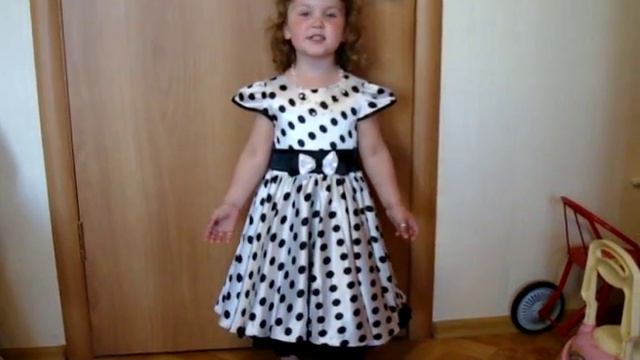 Светлана Соловьева 3 года, читает Есенина смотреть онлайн