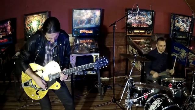 Vadkelet - This Cat's On A Hot Tin Roof - (Brian Setzer cover) смотреть онлайн