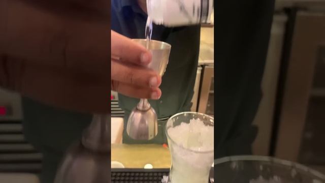 Classic cocktail MOJITO смотреть онлайн