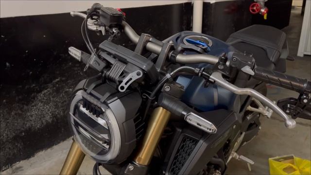 Easy installation- windshield Honda CB650R смотреть онлайн