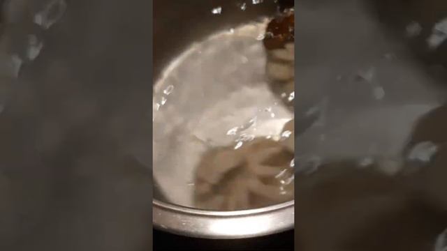 Как грузины, не устали: снова варим мы хинкали😂 И съедим мы их с ткемали🤗 смотреть онлайн