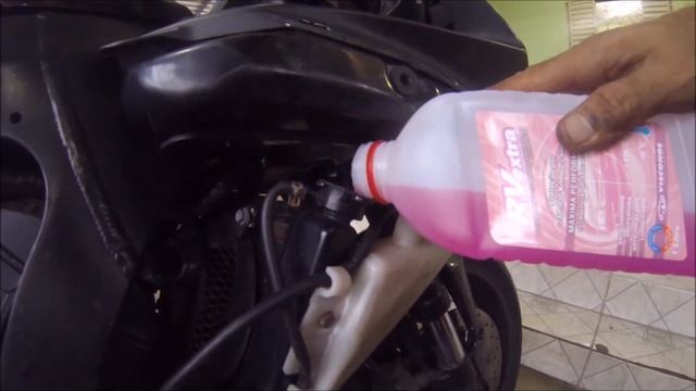 GSXR 750 Como trocar liquido de arrefecimento смотреть онлайн