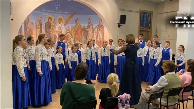 «В сыром бору тропина» - Русская народная песня, обр. О. Кузнецова - хор "Московские колокольчики". смотреть онлайн