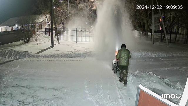 Уборка снега снегоуборщиком YARD FOX Optima 6654E смотреть онлайн