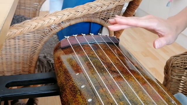 Guqin Lesson / Гуцинь (古琴)/ Урок 3: приемы игры, извлечение звуков "Гоу" и "Ти" смотреть онлайн
