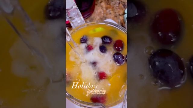 Merry Christmas🎄🍾 #holidaypunch #cocktail #christmasdrinks #sangría #diysangria #drinks #cocktail смотреть онлайн