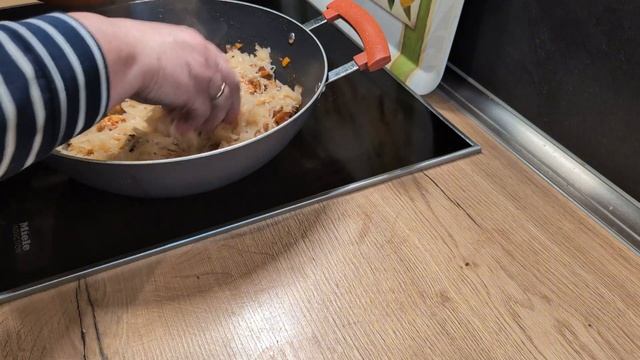 Бигос - традиционное польское блюдо. Тушёная капуста с мясом. 🥩🥕🍽️ смотреть онлайн