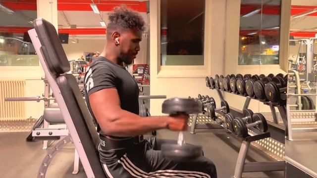 MAXA SAMEYEY MANTA GYMKA…………. смотреть онлайн