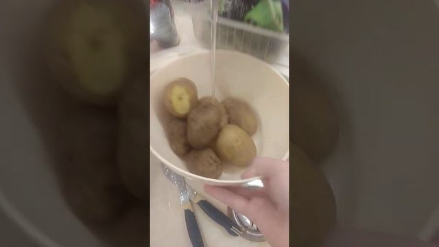вода холодная и не забудьте прочистить саму картошку смотреть онлайн