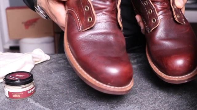 Conditioning the Red Wing 3340 Blacksmith Briar Oil Slick Leather with Neutral Boot Cream смотреть онлайн
