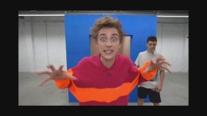 А4 запер клоуна в новой коробке.