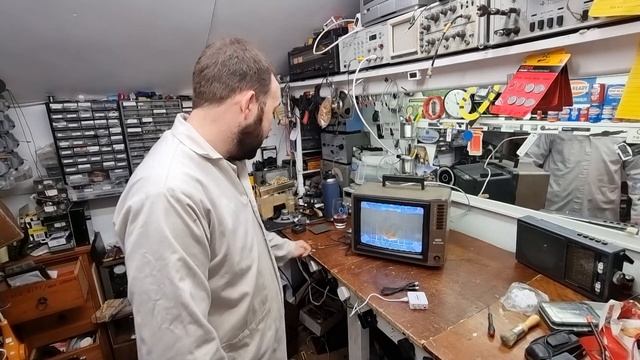 Mini AV to RF Modulator for VHF TVs. смотреть онлайн
