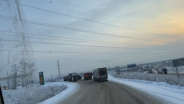 Прошёл Красноярский край! Очень скользко и много аварий!!! смотреть онлайн