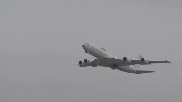 (4K) BOEING E-6 MERCURY “DOOMSDAY PLANE” TAKING OFF at TRAVIS AFB смотреть онлайн