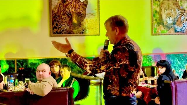 ЧЕРЕЗ ЧАС после происшествия со слонихой Олег Зубков поздравляет коллектив с Новым Годом на вечере! смотреть онлайн