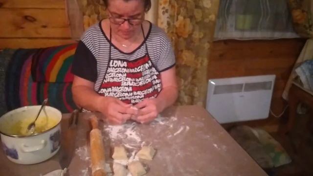 Вечерний 🌃променад в 🏡деревне.Вареники 🥟деревенские 🏡с картошкой 🥔и капустой🥬 по домашнему-Вкусно! смотреть онлайн