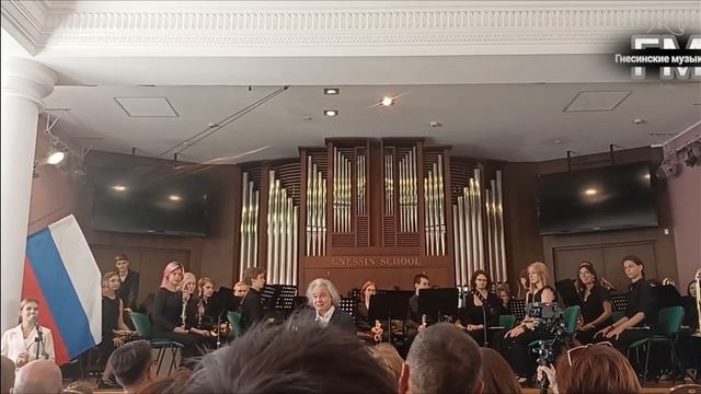 Государственный гимн Российской Федерации - Московские колокольчики и оркестр Гнесинской 10-летки. смотреть онлайн