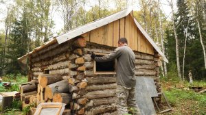 Изба стала уютнее. Вставил новые окна. Хариус на удочку.