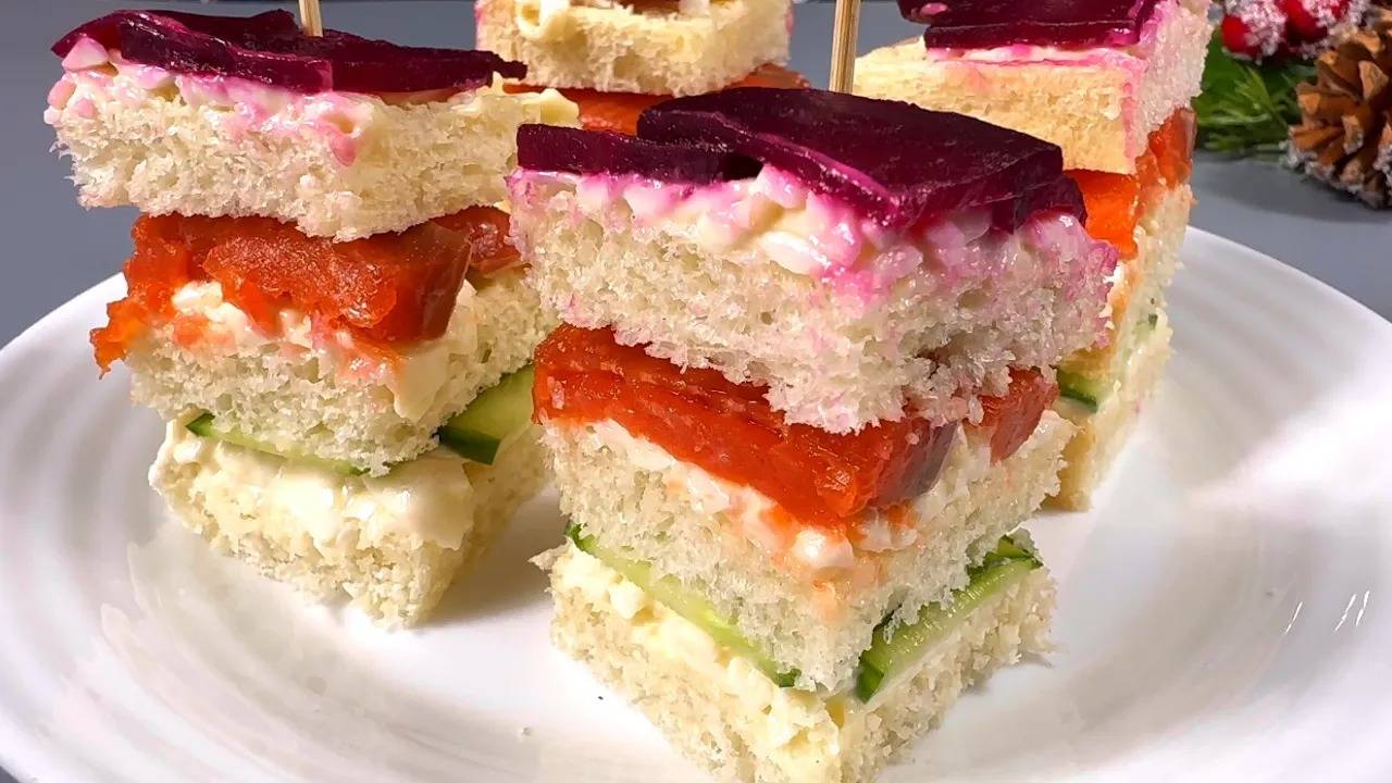 Под ВОДОЧКУ - лучше НЕ ПРИДУМАЕШЬ! Бутерброды с СЕЛЕДКОЙ! Практически БЕСПЛАТНО, вкусно и КРАСИВО! смотреть онлайн