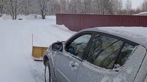 Снеговой отвал на машине. Чищу снег в середине зимы