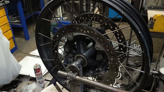 Обслуживание колеса BMW GS смотреть онлайн