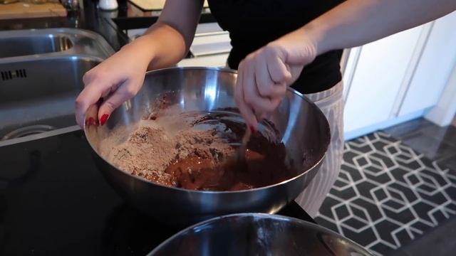 BOLO DE CHOCOLATE VEGANO! O canal voltou! смотреть онлайн