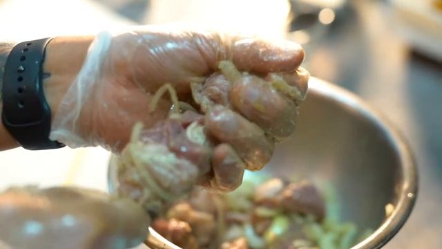 Шашлык из свинины с соусом сацибелли смотреть онлайн