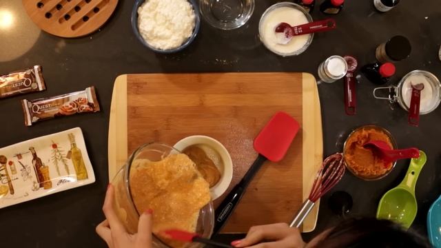 Cooking Clean with Quest - Halloween Pumpkin Mug Cake смотреть онлайн