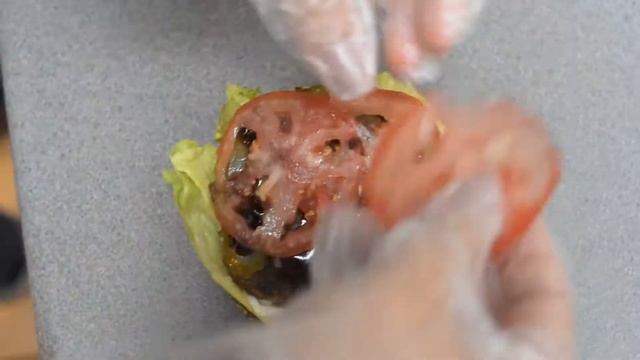 Miass.Live пробует готовить бургеры в «Beaver's Burgers» смотреть онлайн
