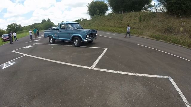 100 anos de picapes Chevrolet no campo de provas da GM com Arnaldo Keller смотреть онлайн