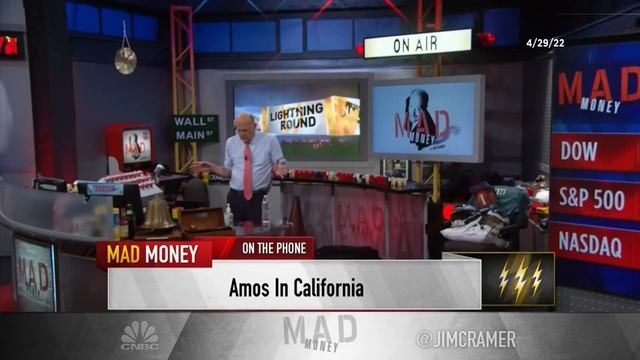 Cramer's lightning round: I like CVS over Rite Aid смотреть онлайн
