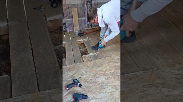 Как другие работают?! Глаз не оторвать #бытовка #ремонт #строители