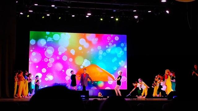 Танец - "Оранжевое детство". коллектив "Фантазия"- г. Приморско-Ахтарск .часть 7