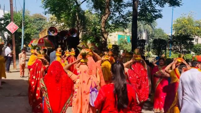 श्री मद भागवत कथा में भव्य कलस यात्रा,विश्वेश्वर महादेवमंदिर इंदौर-पूज्य गुरुदेव आशुतोष जी शास्त्री смотреть онлайн