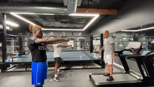 Check out Canelo Alvarez’s socks | EsNews Boxing смотреть онлайн