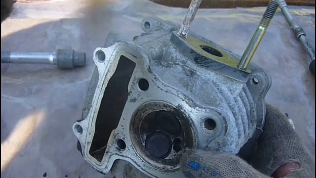 Не заводится скутер низкая компрессия, снимаю головку и притираю клапана смотреть онлайн