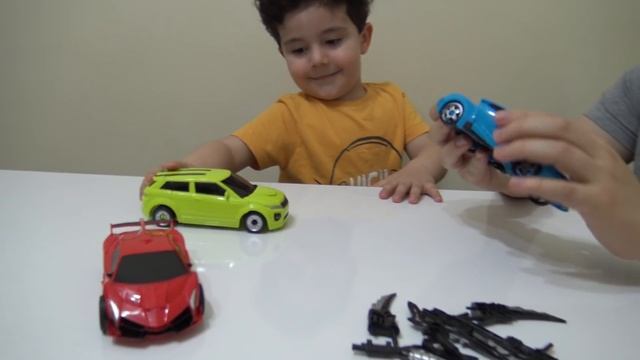Robota Dönüşen Model Oyuncak Arabalar Oynadık | Çocuk Oyun Videoları смотреть онлайн