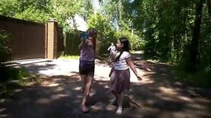ВЛОГ  гуляю с подругами по даче во круг леса