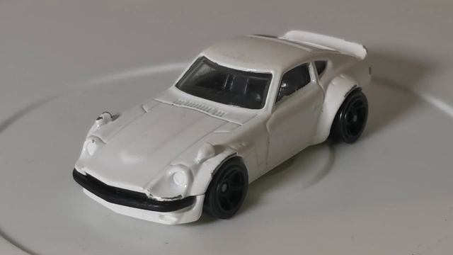 Hot Wheels DTW89 Custom Datsun 240Z смотреть онлайн