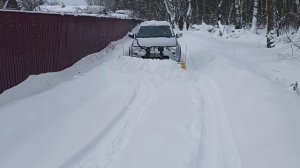Чистка снега отвалом на внедорожнике, подготовка машины.